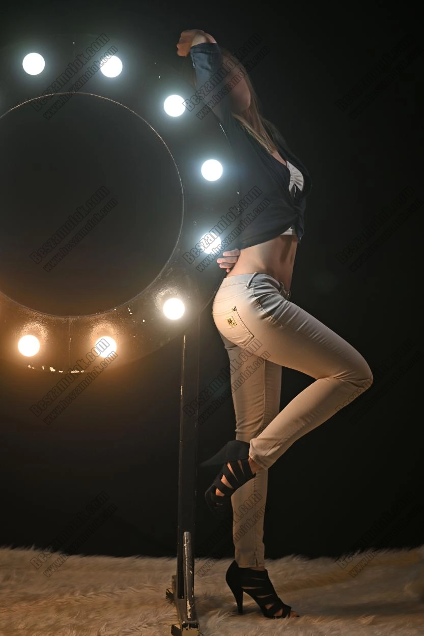 Andi - +36 30 420 9537 - nem csak masszazs foto